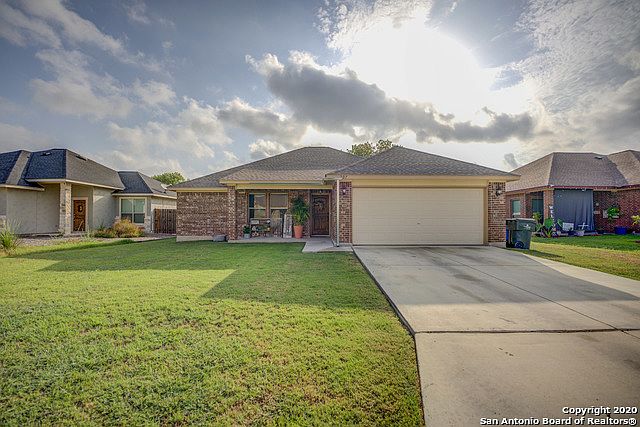 1st image of 207 Greenway Dr