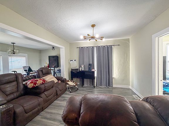 4th image of 2329 N McVicker Ave