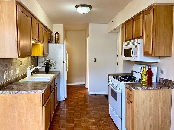 4th image of 403 Muirwood Ct #403
