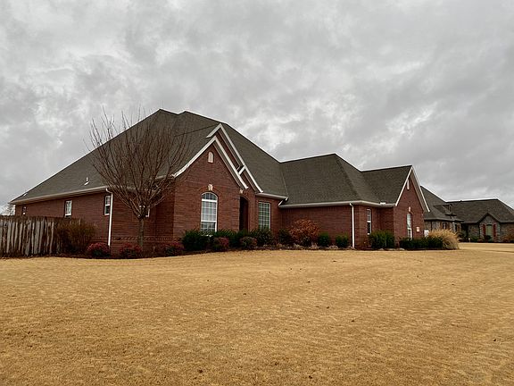 2nd image of 407 W Claybrook Dr