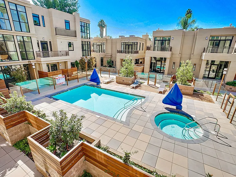 Residences at Village Walk — Photo 31