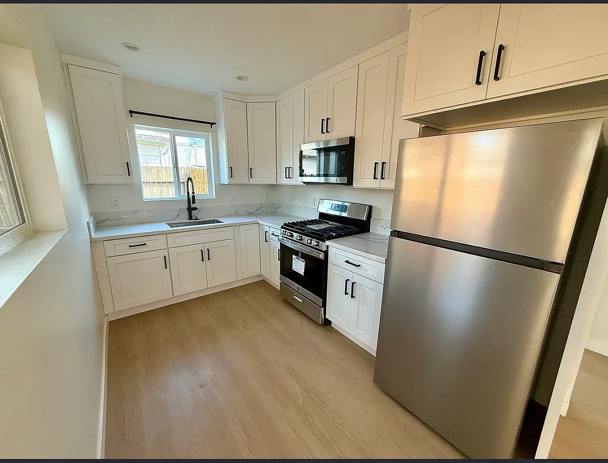 2 bed, 576 sqft, $2,595 — Photo 3