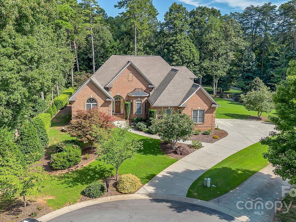 1st image of 101 Cabana Dr