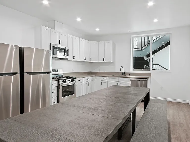668 W 28th St — Photo 23