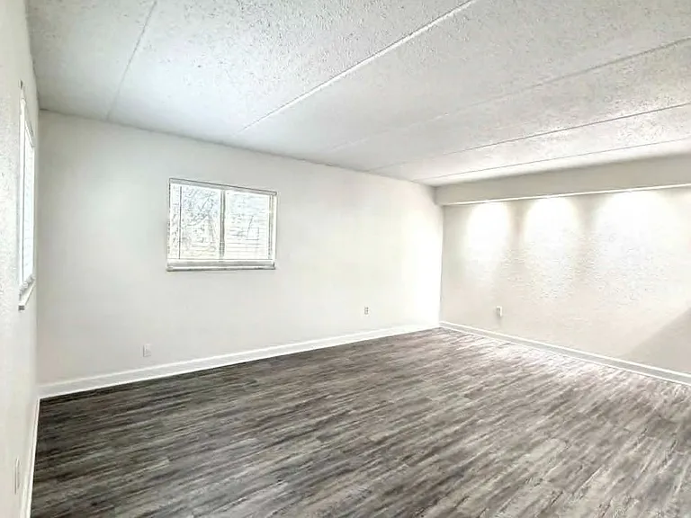 WestShore Apartments — Photo 18