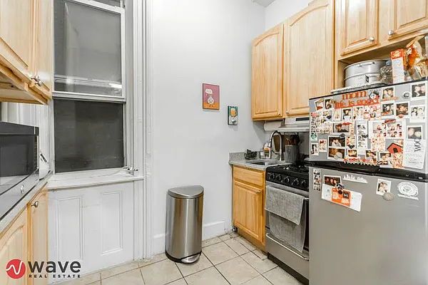 Rented by Wave Real Estate Group | media 18