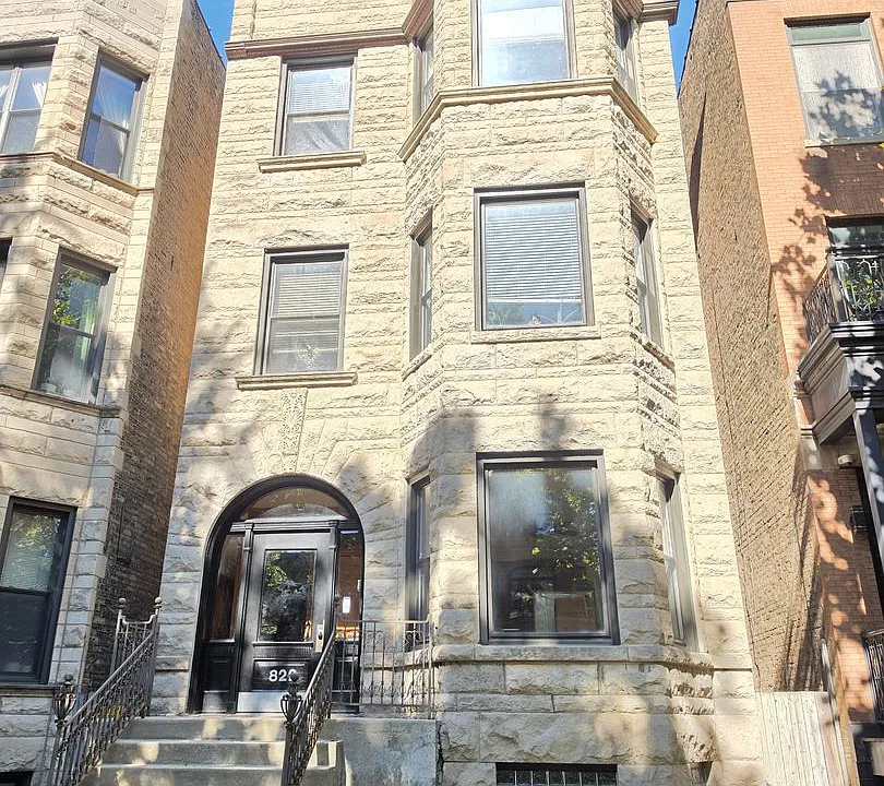 822 W Newport Ave