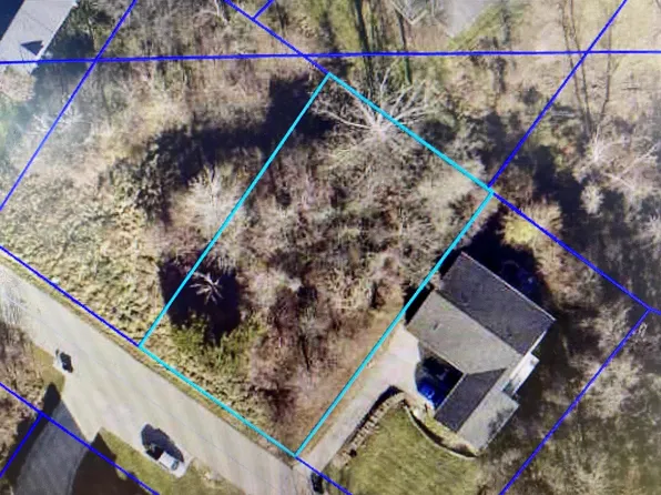 1293 Cresthaven Dr, Lawrenceburg, IN 47025