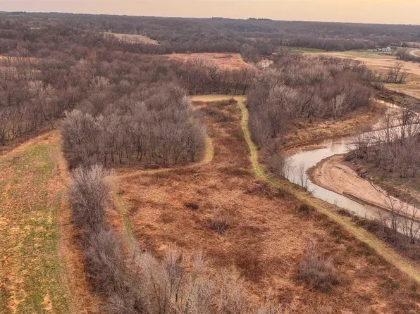 1 Swallow Blvd, Floris, IA 52560