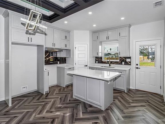 4th image of 2827 Erasmo Dr