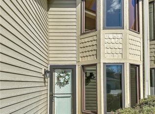 15504 Roxboro Dr, Middleburg Heights, OH
