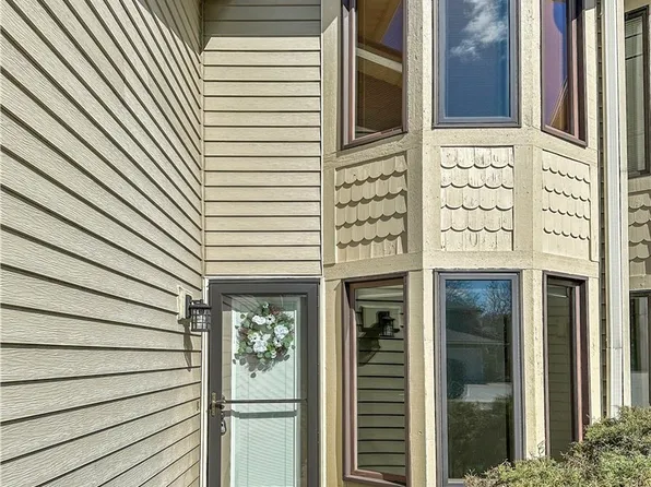 15504 Roxboro Dr, Middleburg Heights, OH 44130