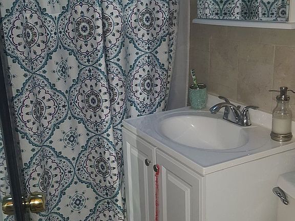 4th image of 1569 York Ave APT 5C