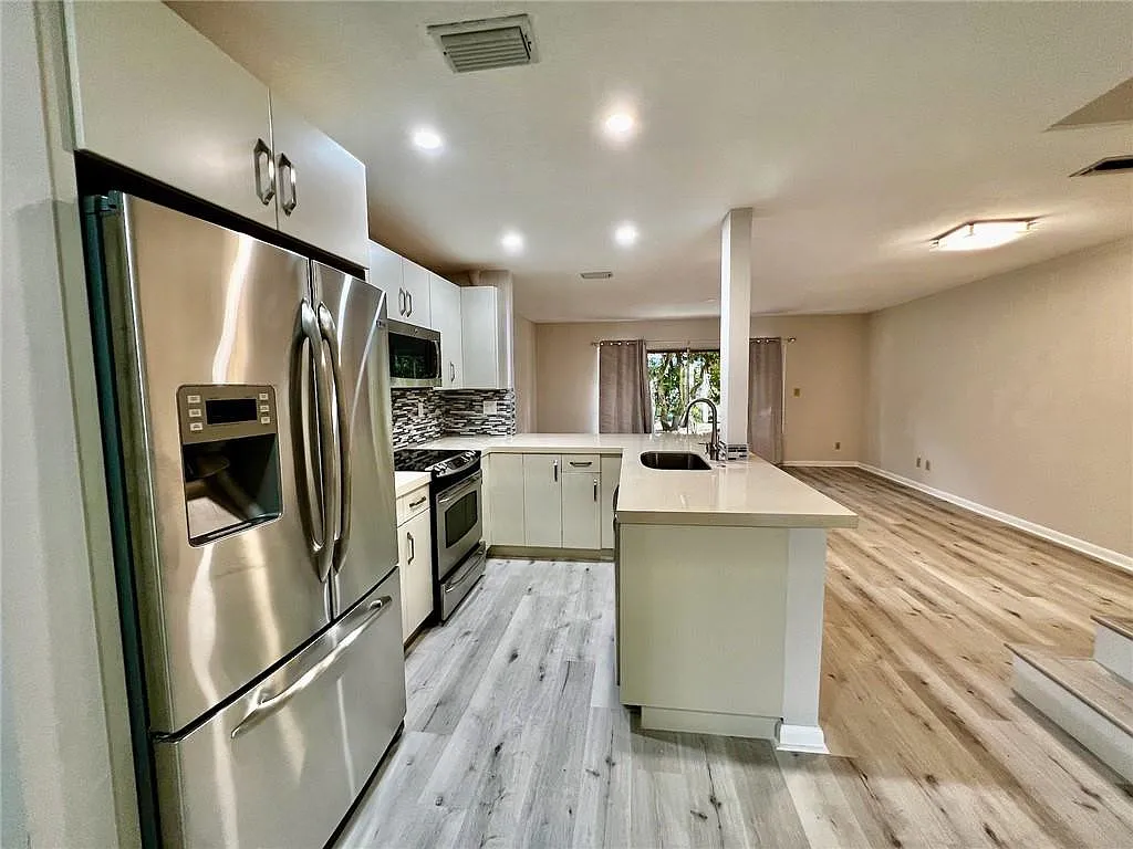 Building Photo - 21420 Tudor Dr