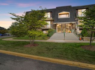 3856 S Parkway Dr APT 2A, Northbrook, IL 60062