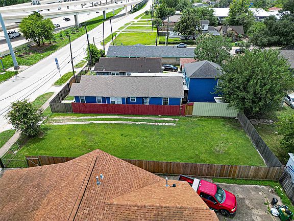 3rd image of 3207 Eastex Fwy
