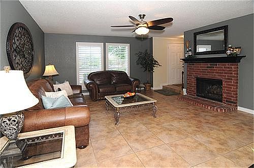5th image of 1434 Creekview Dr