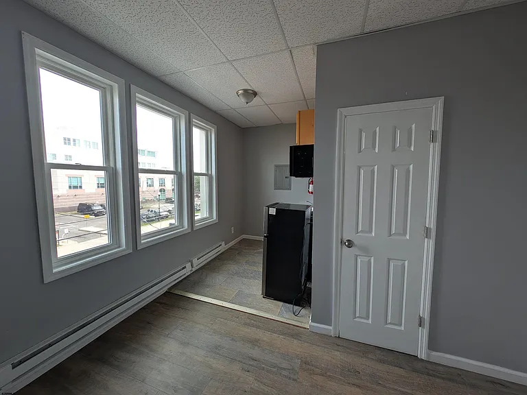 16 N Iowa Ave — Photo 11