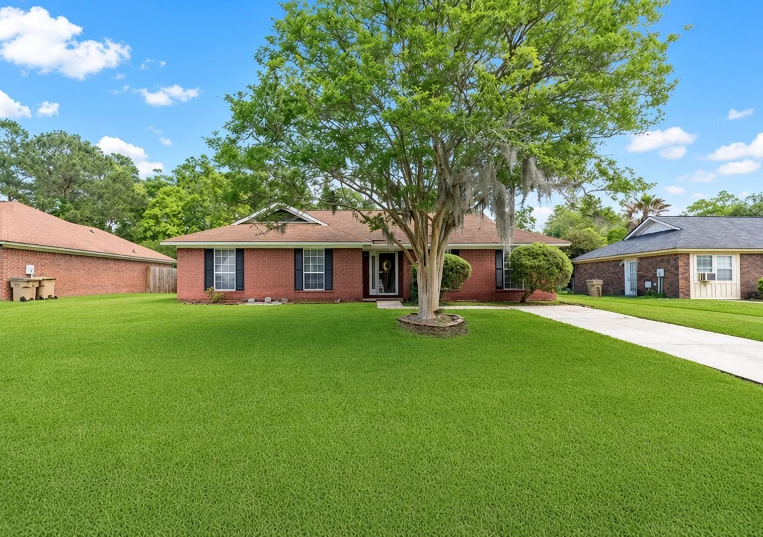 Home In Piercefield Richmond Hill, Ga 4 Bedroom 2 Bath!! Available In Nov 2026!! $1000 Off First ... — Photo 2