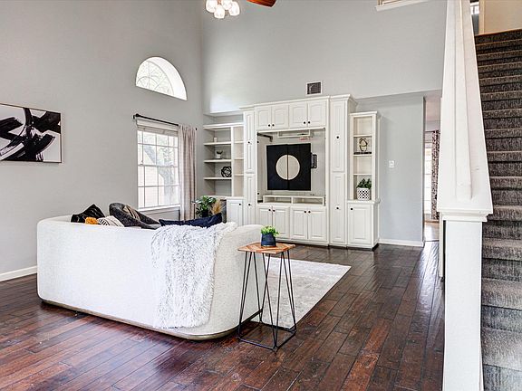 4th image of 8303 Edgemoor Pl