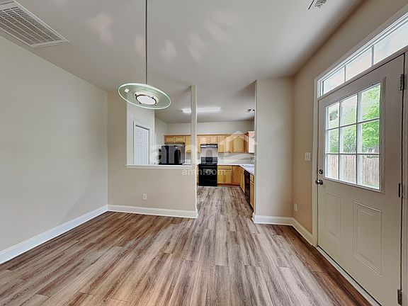5th image of 9815 Waltham Ct