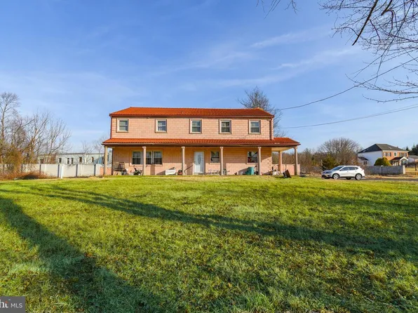 87 Chestnut Ln, North Wales, PA 19454