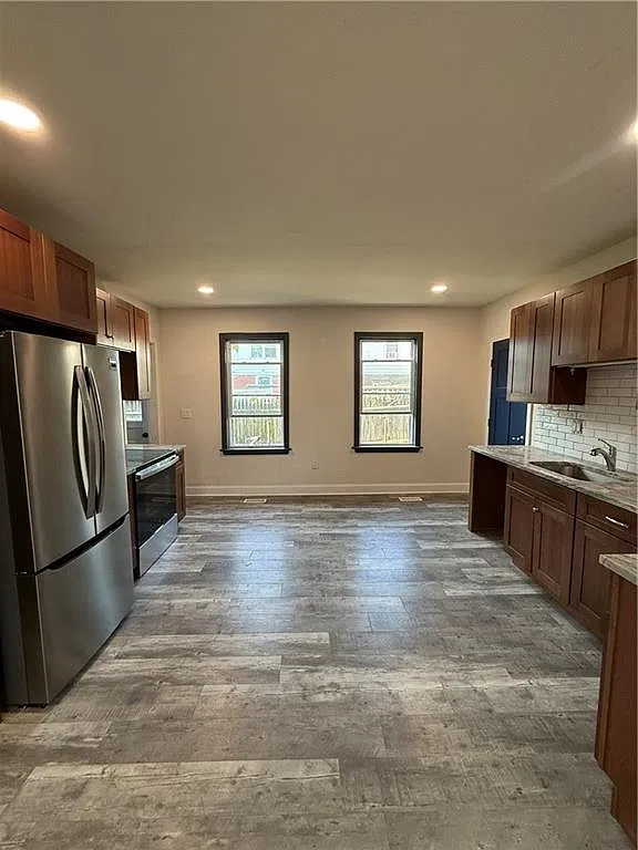 3 bed, 1.0 bath, 1151 sqft, $2,200 — Photo 3