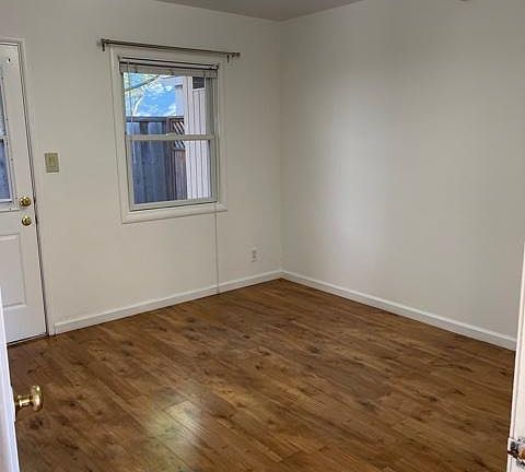 4th image of 2766 Byron St