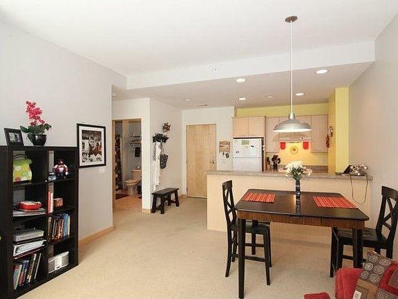 4th image of 309 W Washington Ave Unit 304