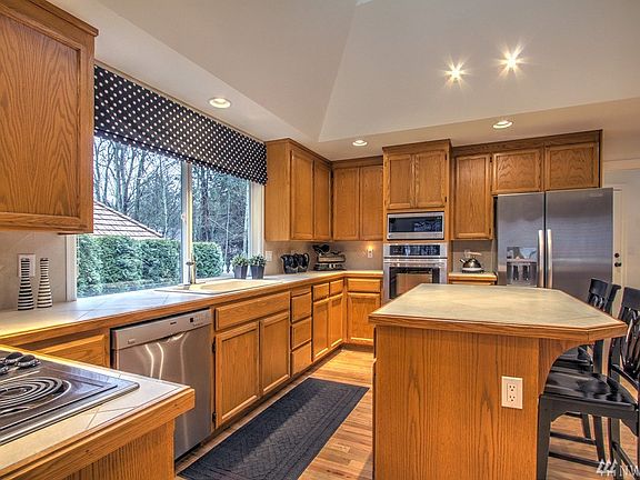 5th image of 20546 NE 35th Pl
