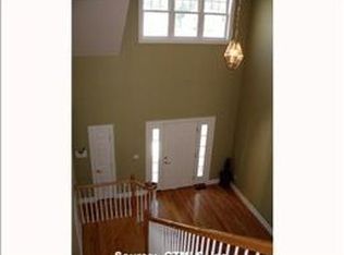 5 Colonial Dr S, Bloomfield, CT 06002
