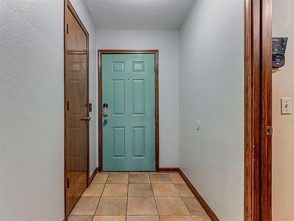 5th image of 10605 N Macarthur Blvd