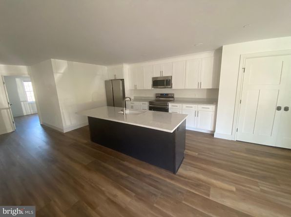 1087 Mount Tom Rd #203