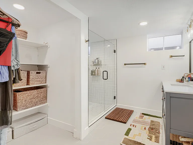 2215 Syracuse St — Photo 23