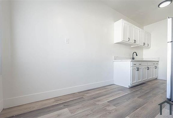 5th image of 1522 N Mariposa Ave #106