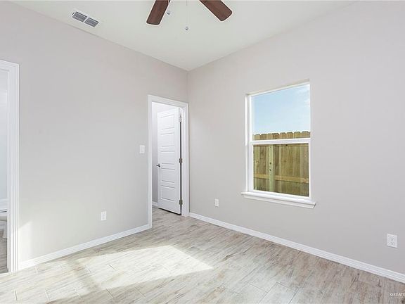 4th image of 2329 N Valley Cir