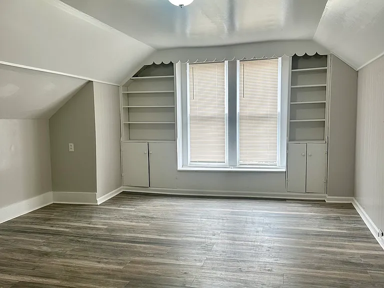 514 S College St — Photo 25