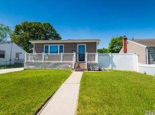 693 N Hamilton Ave, Lindenhurst, NY 11757