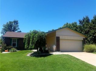584 Queen Ann Dr, Hazelwood, MO 63042