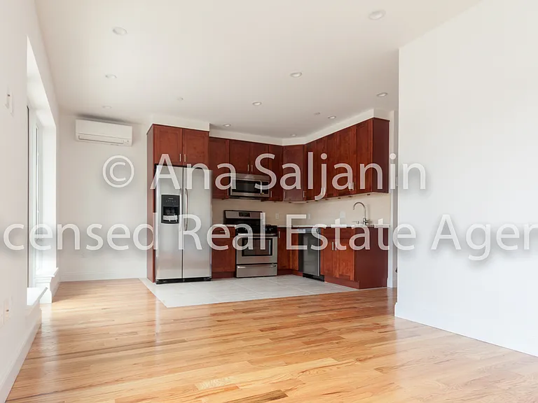 26-11 21st St #3 — Photo 4