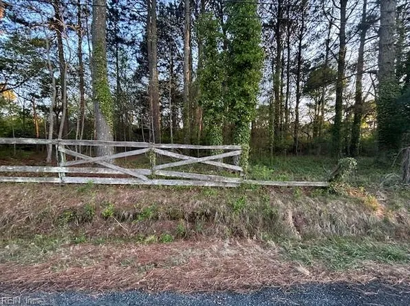 10306 Brownsville Rd, Nassawadox, VA 23413