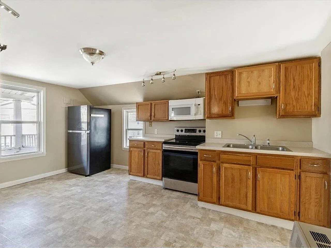 2 bed, 780 sqft, $2,000 — Photo 2
