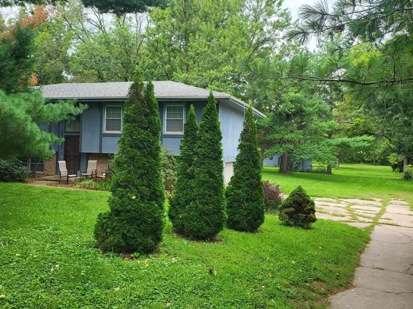 11242 Kentucky Rd, Papillion, NE 68133