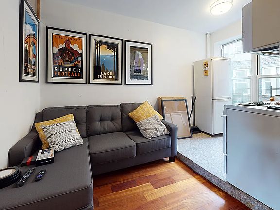 2nd image of 520 E 11th St APT 22