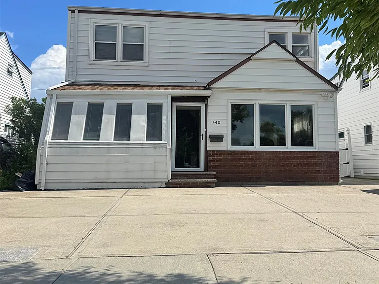 440 E Park Ave — Photo 1
