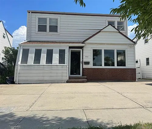 440 E Park Ave Photo 1