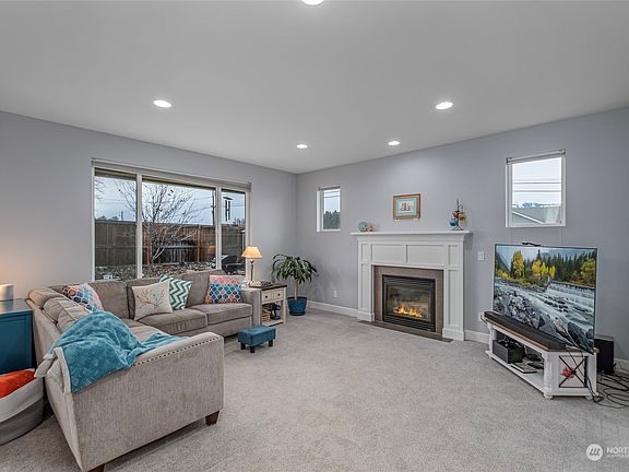 4th image of 591 S Lawler Avenue