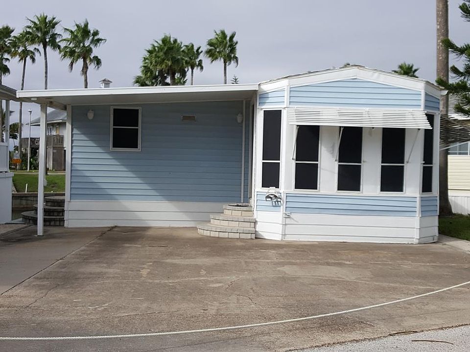 1st image of 818 E Oyster Dr