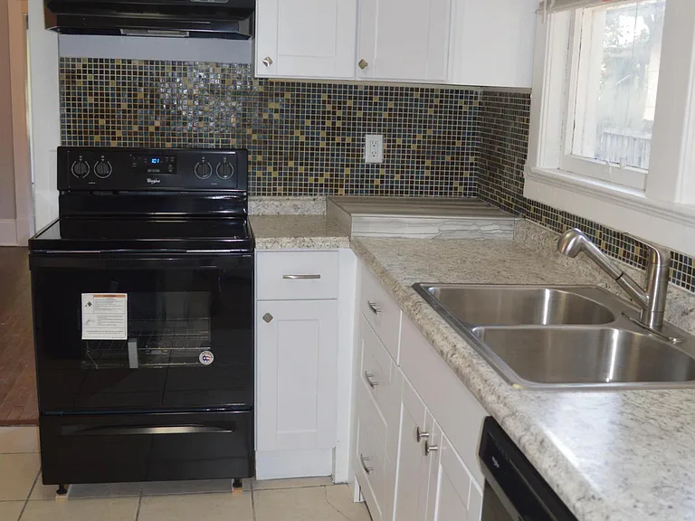 2536 Phyllis St — Photo 9