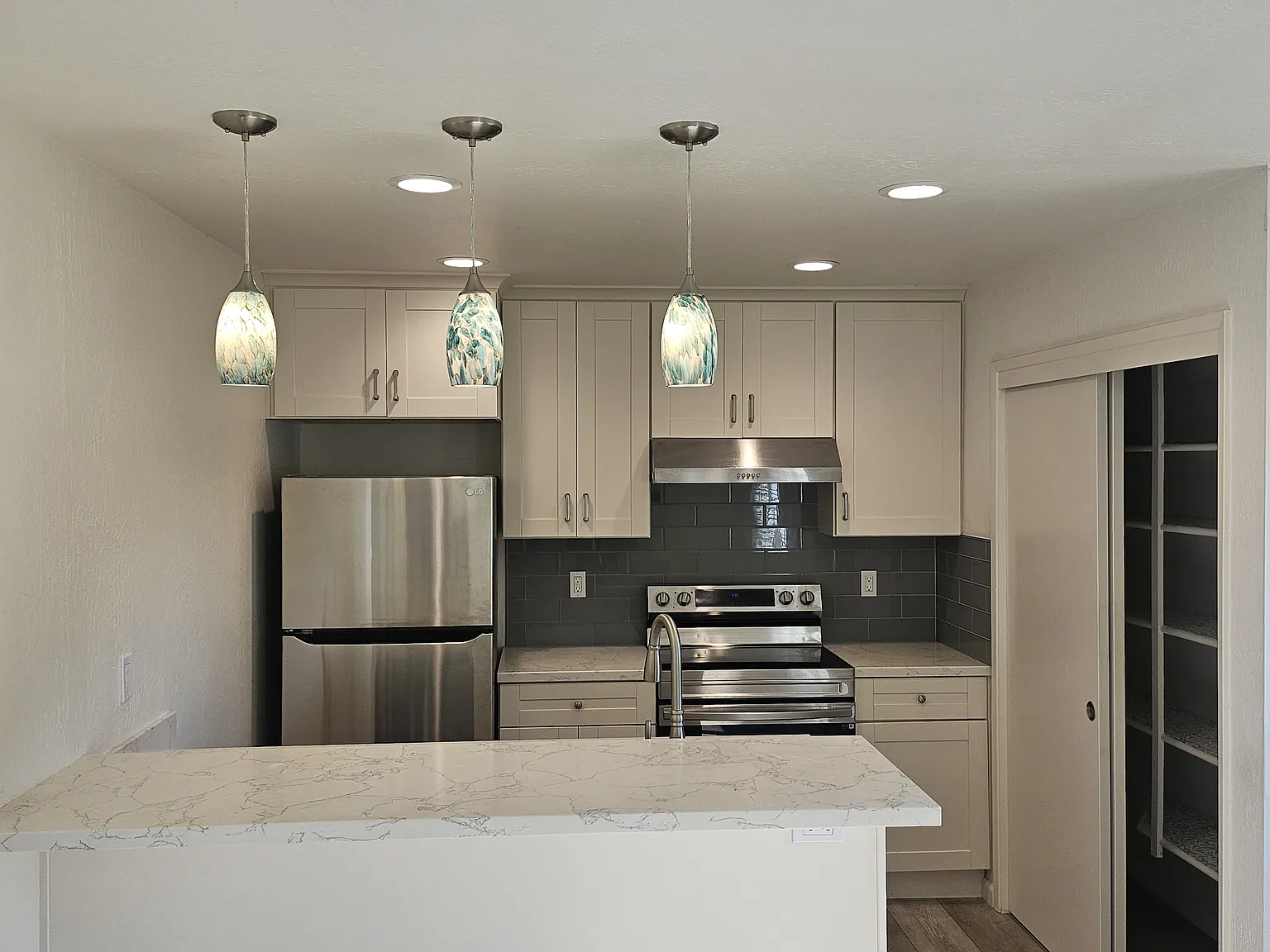2 bed, 800 sqft, $3,495 — Photo 4